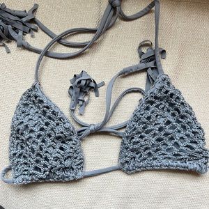 Acacia HUMUHUMU triangle crochet top platinum